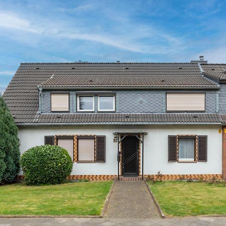 Cozy Villa With Garden, Balcony And Parking Area In Duesseldorf Kültér fotó