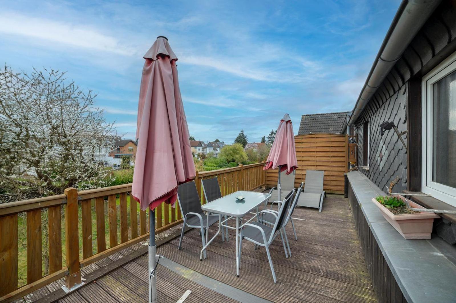 Cozy Villa With Garden, Balcony And Parking Area In Duesseldorf Kültér fotó