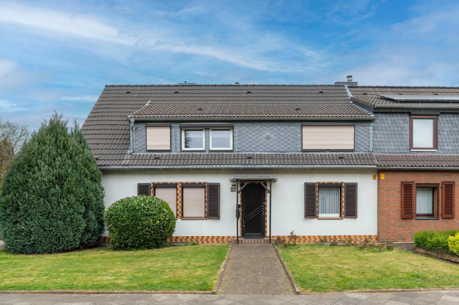 Cozy Villa With Garden, Balcony And Parking Area In Duesseldorf Kültér fotó